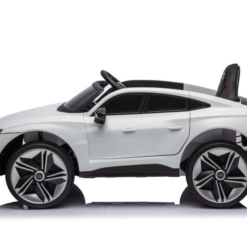 Дитячий двомоторний електромобіль з ліцензією Audi RS E-Tron BF717