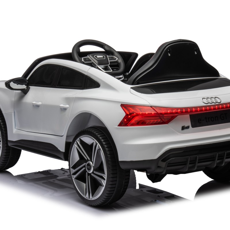 Дитячий двомоторний електромобіль з ліцензією Audi RS E-Tron BF717